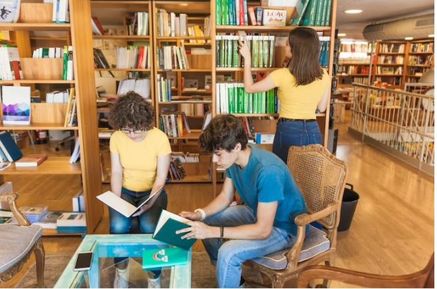 Literasi yang Unggul. Foto freepik.com: freepik Literasi yang Unggul. Foto freepik.com: freepik