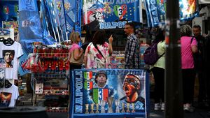 Foto: Atmosfer Juara Napoli Sudah Terasa di Kota Naples
