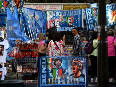 Foto: Atmosfer Juara Napoli Sudah Terasa di Kota Naples