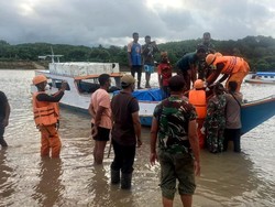 Nenek Terseret Banjir Ditemukan Mengambang di Laut, Tanpa Busana