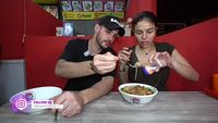 Seuhah! Momen Nikita Mirzani Makan Bakso Super Pedas Bareng Antonio Dedola