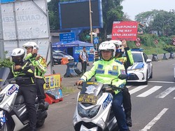 Arus Balik Wisatawan Padat, One Way Arah Jakarta Berlaku di Puncak