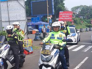 Arus Balik Wisatawan Padat, One Way Arah Jakarta Berlaku di Puncak Arus Balik Wisatawan Padat, One Way Arah Jakarta Berlaku di Puncak