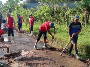 Omong Kosong Lunturnya Gotong Royong