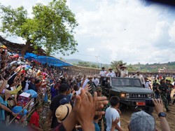 Puluhan Ribu Orang Sambut Prabowo di Bukit Gombak, Teriakan Presiden Menggema