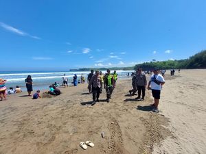 Remaja Asal Mojokerto Tenggelam di Pantai Serang Blitar Remaja Asal Mojokerto Tenggelam di Pantai Serang Blitar