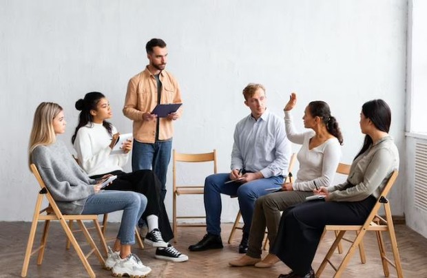 Sharing di Perayaan Hari Kegagalan. Foto freepik.com: freepik Sharing di Perayaan Hari Kegagalan. Foto freepik.com: freepik