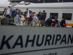 Belasan Ribu Wisatawan Datang ke Bandung Naik Kereta