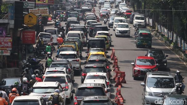 Potret Padatnya Jalan Setiabudi di Minggu Terakhir Libur Lebaran