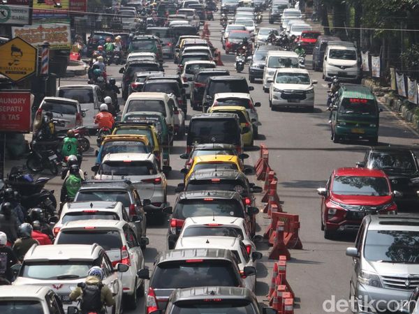 Potret Padatnya Jalan Setiabudi di Minggu Terakhir Libur Lebaran