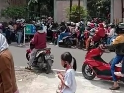Ragunan Diserbu Pengunjung di Penghujung Liburan, Lalin Macet
