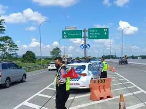 Sempat Dialihkan 30 Menit, Lalin Tol Singosari Kembali Dibuka Sempat Dialihkan 30 Menit, Lalin Tol Singosari Kembali Dibuka