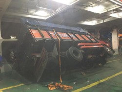 Truk Timpa 2 Mobil di Selat Bali Diduga Tidak Di-lashing