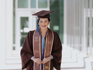 Perjuangan Beby Tsabina Lulus dengan Summa Cum Laude Perjuangan Beby Tsabina Lulus dengan Summa Cum Laude