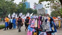 Pedagang Topi hingga Starling Ketiban Berkah May Day