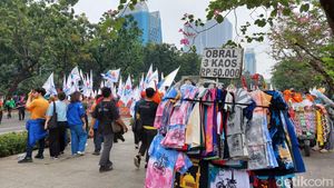 Pedagang Topi hingga Starling Ketiban Berkah May Day