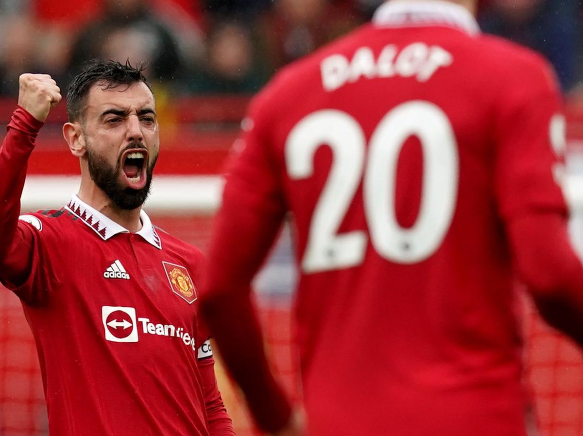 Bruno Fernandes berterima kasih ke suporter Manchester United. (Foto: PA Images via Getty Images/Martin Rickett - PA Images)