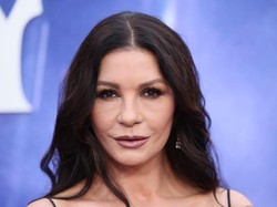 Catherine Zeta-Jones Ulang Tahun ke-55, Unggah Foto Tanpa Busana