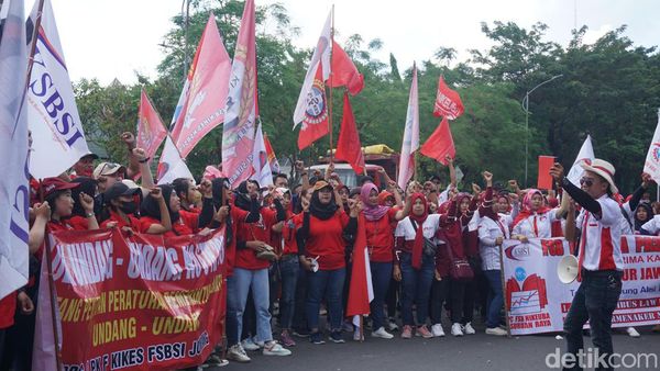 Potret Hari Buruh Internasional di Kota Pahlawan