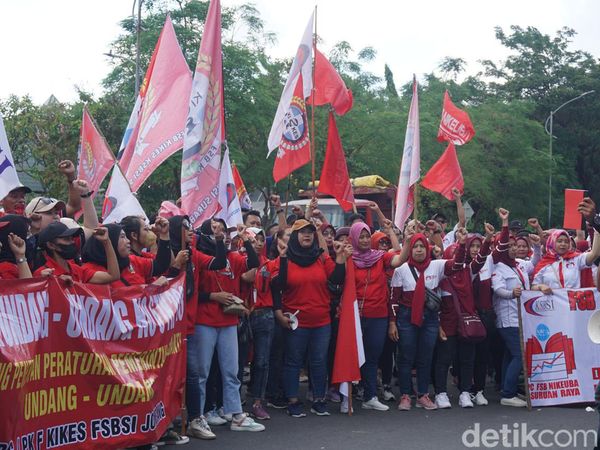 Potret Hari Buruh Internasional di Kota Pahlawan