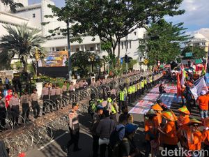 Catat! Ini Lokasi Parkir Kendaraan untuk Massa Demo May Day di Surabaya Catat! Ini Lokasi Parkir Kendaraan untuk Massa Demo May Day di Surabaya