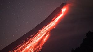 Gunung Merapi Sambut Awal Mei dengan Lava Pijar