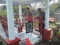 Polisi Nganjuk Disiagakan di Makam Marsinah Saat Hari Buruh