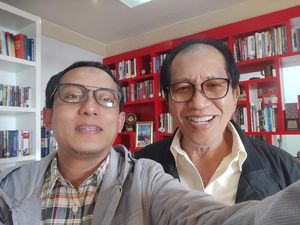 Ishadi SK, Tetap Nakal di Usia 80 Tahun