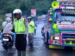Viral Aksi Kapolda Sumut Turun Atur Lalin Akibat Banjir Bandang Sembahe
