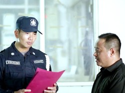 Kapolres Karawang Mendadak Jadi Satpam