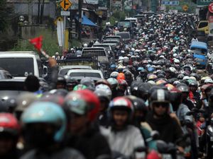 Libur Hari Buruh, Jalan Raya Puncak Padat Merayap Libur Hari Buruh, Jalan Raya Puncak Padat Merayap