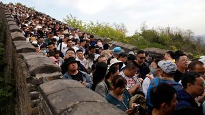 May Day, Lautan Manusia di Tembok Besar China