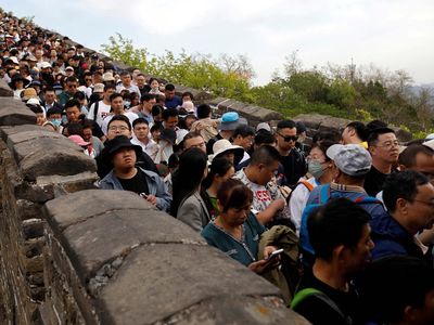 May Day, Lautan Manusia di Tembok Besar China