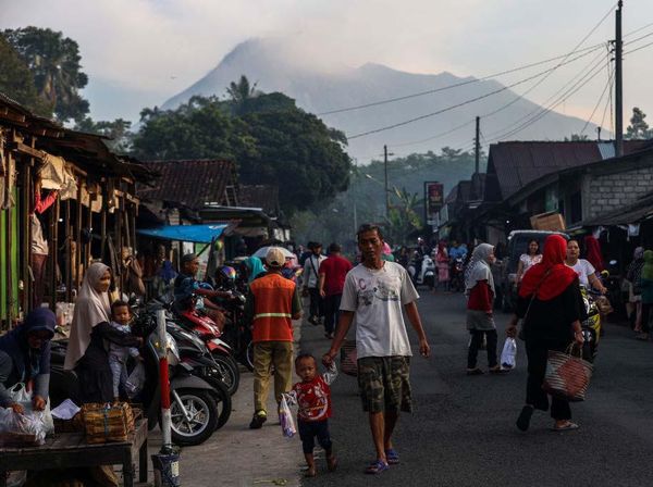 Melihat Aktivitas Pasar Butuh di Lereng Merapi
