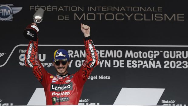 MotoGP - Spanish Grand Prix - Circuito de Jerez, Jerez, Spain - April 30, 2023 Ducati Lenovo Team's Francesco Bagnaia celebrates with the trophy on the podium after winning the race REUTERS/Jon Nazca
