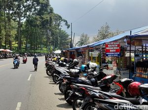 Jalur Puncak Bogor Macet, Pedagang Mendulang Cuan Jalur Puncak Bogor Macet, Pedagang Mendulang Cuan