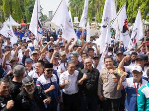 Meriah & Berbaur, Peringatan Hari Buruh di Cilegon Diisi Hiburan-Door Prize