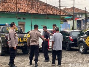Walah! Pria yang Ngamuk di Masjid Sukabumi Pernah Panjat Tower Walah! Pria yang Ngamuk di Masjid Sukabumi Pernah Panjat Tower