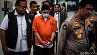 Potret Andi Pangerang Berbaju Tahanan Polisi