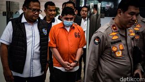 Potret Andi Pangerang Berbaju Tahanan Polisi