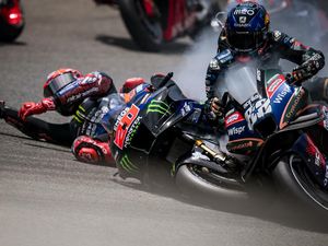 Apesnya Nasib Miguel Oliveira: Dulu Ditubruk Marquez, Kini Disenggol Quartararo Apesnya Nasib Miguel Oliveira: Dulu Ditubruk Marquez, Kini Disenggol Quartararo