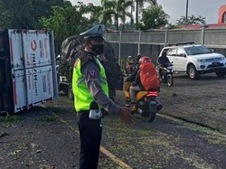 Truk Ekspedisi Terguling di Jalur Denpasar-Gilimanuk