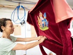 Desain Kursi dan Singgasana Penobatan Raja Charles