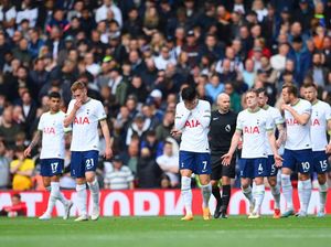 Neville: Spurs Bukan Kandidat Juara Liga Inggris