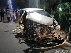 Pulang Pengamanan May Day, Truk Brimob Kecelakaan vs Innova di Bojonegoro