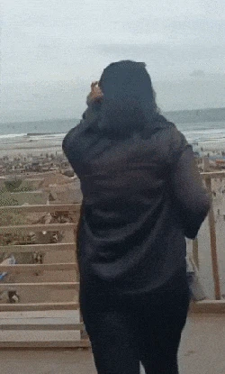 Ngeri! Pengunjung Nyaris Jatuh dari Menara di Pantai Bagedur Lebak