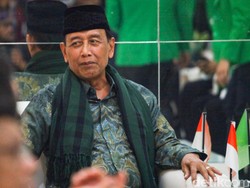 Wiranto Serahkan 100 Eks Kader Hanura ke PPP