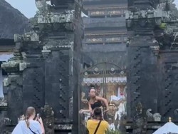 3 Bule Nyeleneh di Pura Besakih, Kakanwil Usul Imbauan Tertulis-Pecalang