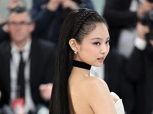 Ini Ritual Jennie BLACKPINK Sebelum MET Gala, Rendam Wajah dengan Es Batu Ini Ritual Jennie BLACKPINK Sebelum MET Gala, Rendam Wajah dengan Es Batu
