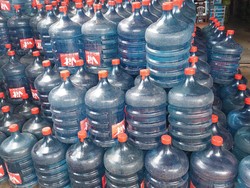 Pengusaha Waswas Air Galon Langka Gegara Truk Dilarang Lewat, Gimana Faktanya?